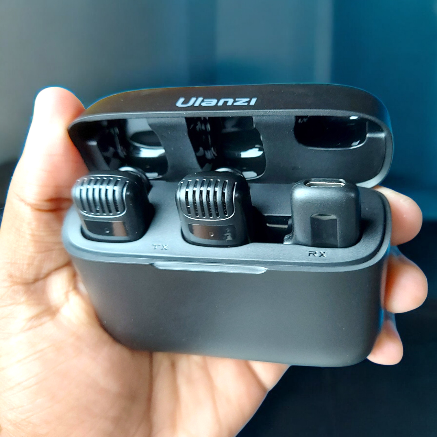Ulanzi-J12-dual-wireless-microphone-1-1.png