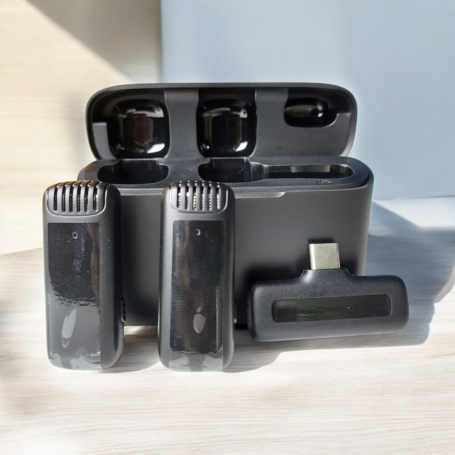 Ulanzi-J12-dual-wireless-microphone-2-1.png